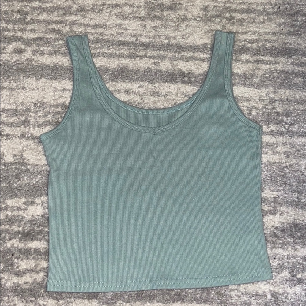 SHEIN solid green crop tank top